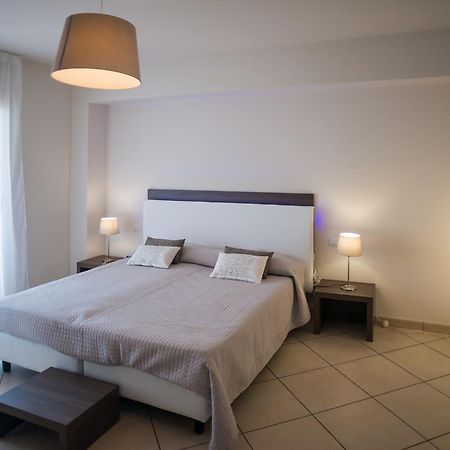 Riva Del Sol Bed & Breakfast Санта Тереза ди Рива Екстериор снимка