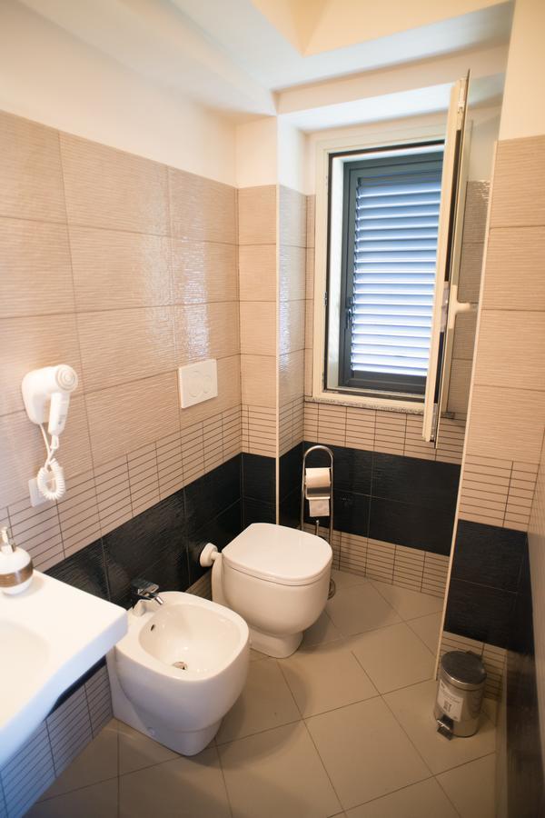 Riva Del Sol Bed & Breakfast Санта Тереза ди Рива Екстериор снимка