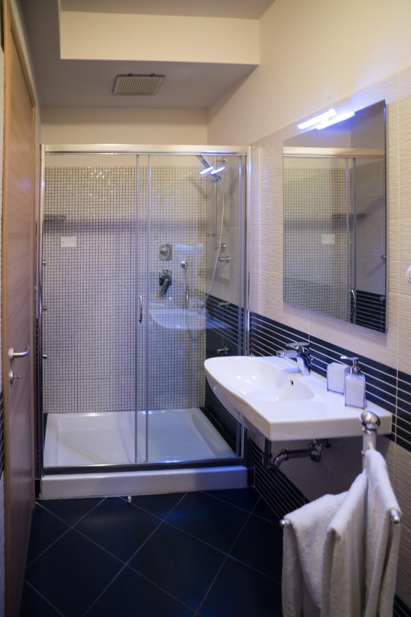 Riva Del Sol Bed & Breakfast Санта Тереза ди Рива Екстериор снимка