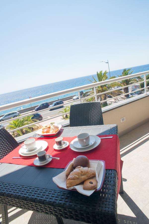 Riva Del Sol Bed & Breakfast Санта Тереза ди Рива Екстериор снимка