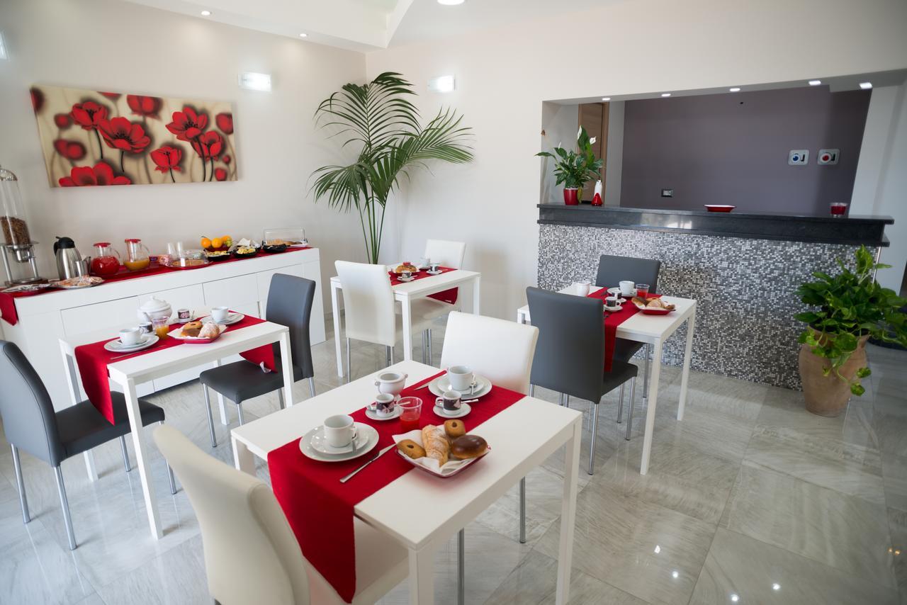 Riva Del Sol Bed & Breakfast Санта Тереза ди Рива Екстериор снимка