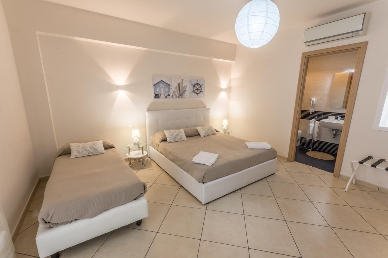 Riva Del Sol Bed & Breakfast Санта Тереза ди Рива Екстериор снимка