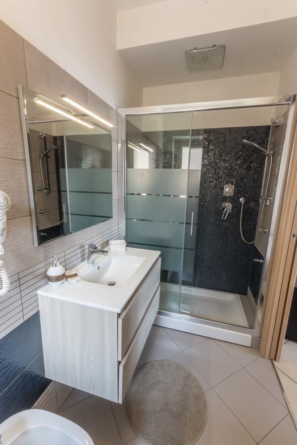 Riva Del Sol Bed & Breakfast Санта Тереза ди Рива Екстериор снимка