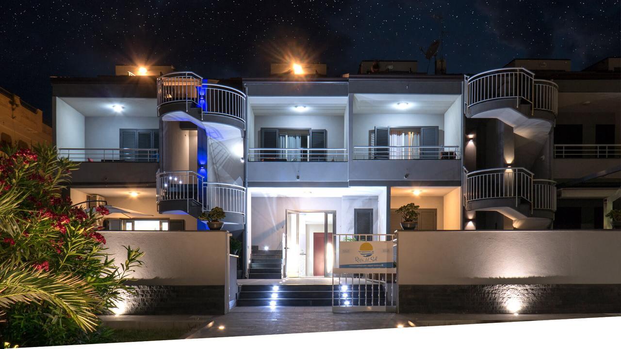 Riva Del Sol Bed & Breakfast Санта Тереза ди Рива Екстериор снимка